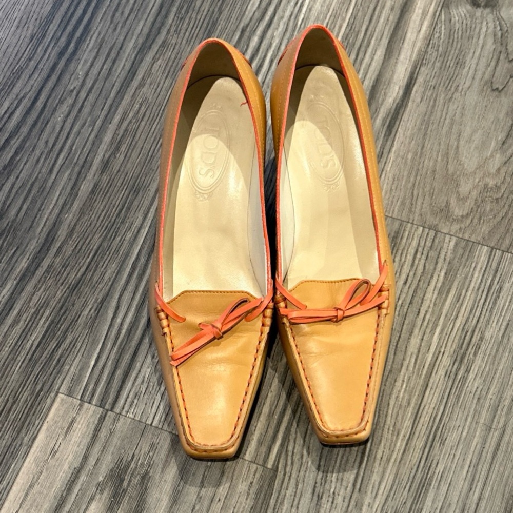 Tod's Dinan Camel & Coral Leather Kitten Heel Pumps sz 8.5